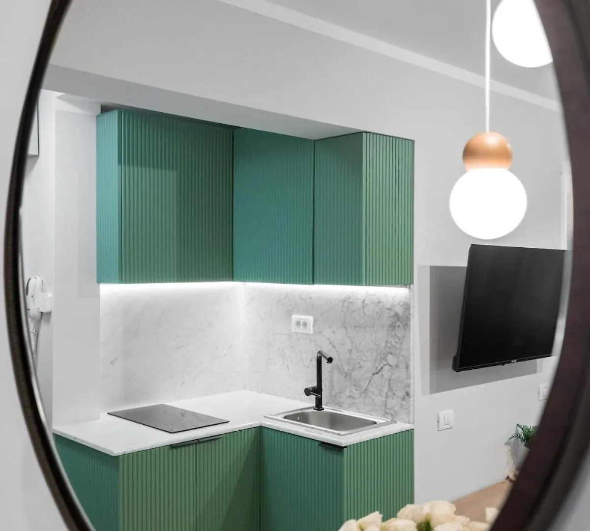 Cosy Stylish Studio - City Center Bucharest Apartment